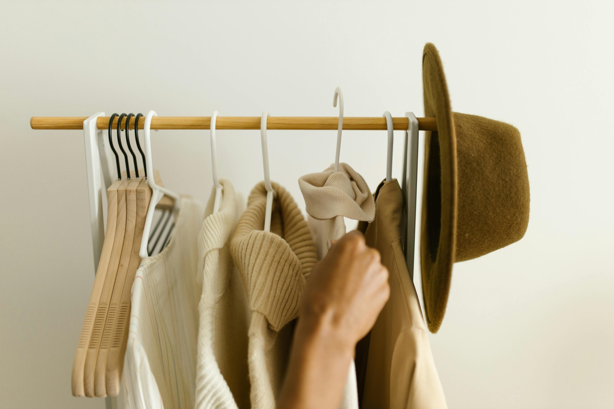 Capsule wardrobe hanger with hat